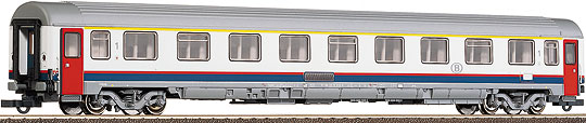 Passenger car 1st class of express train<br /><a href='images/pictures/Roco/45706.jpg' target='_blank'>Full size image</a>